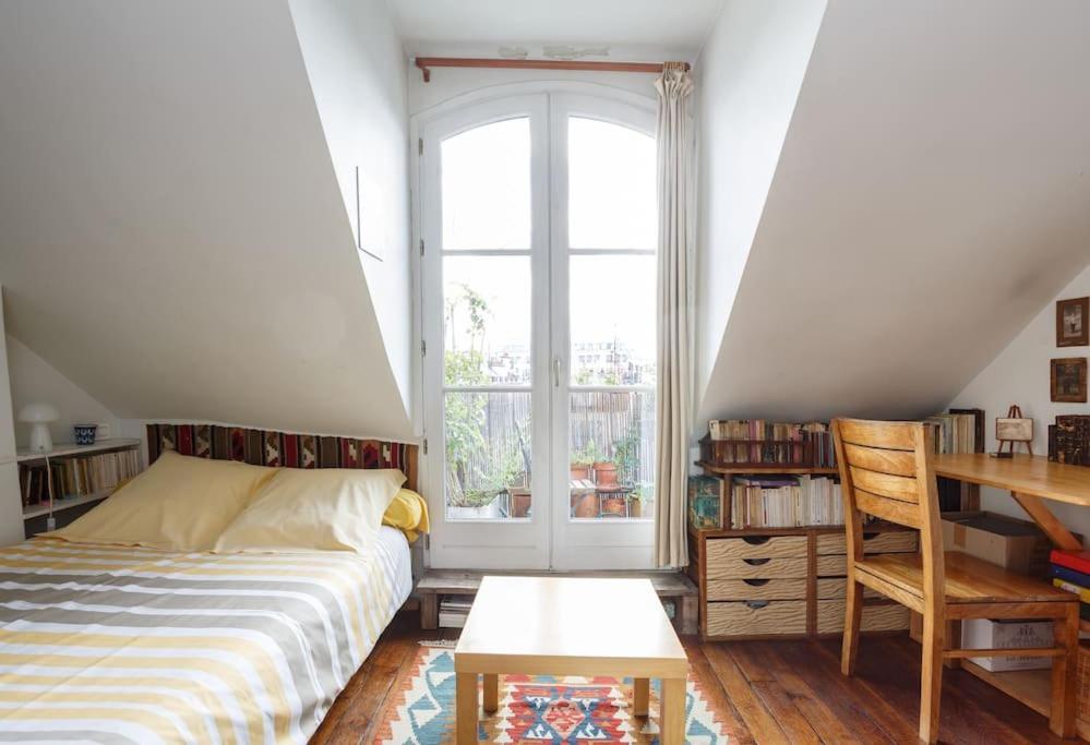 Sous Le Ciel De Paris, Petite