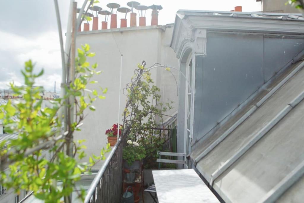Sous Le Ciel De Paris, Petite Appartamento